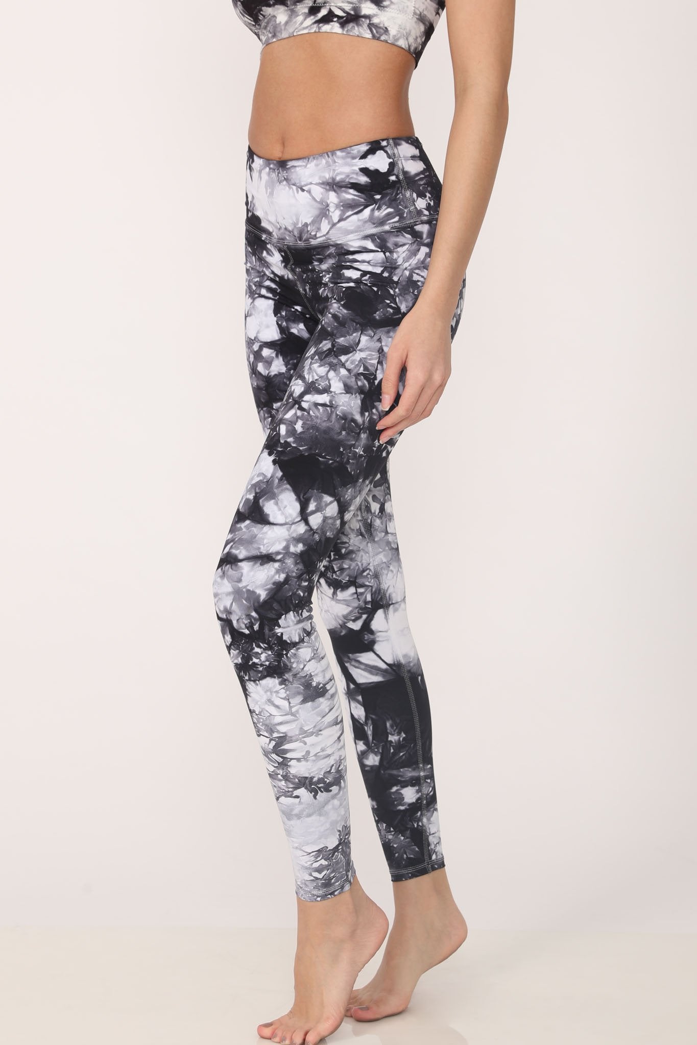 Dani Tie-Dye Legging in Black - ALAMAE